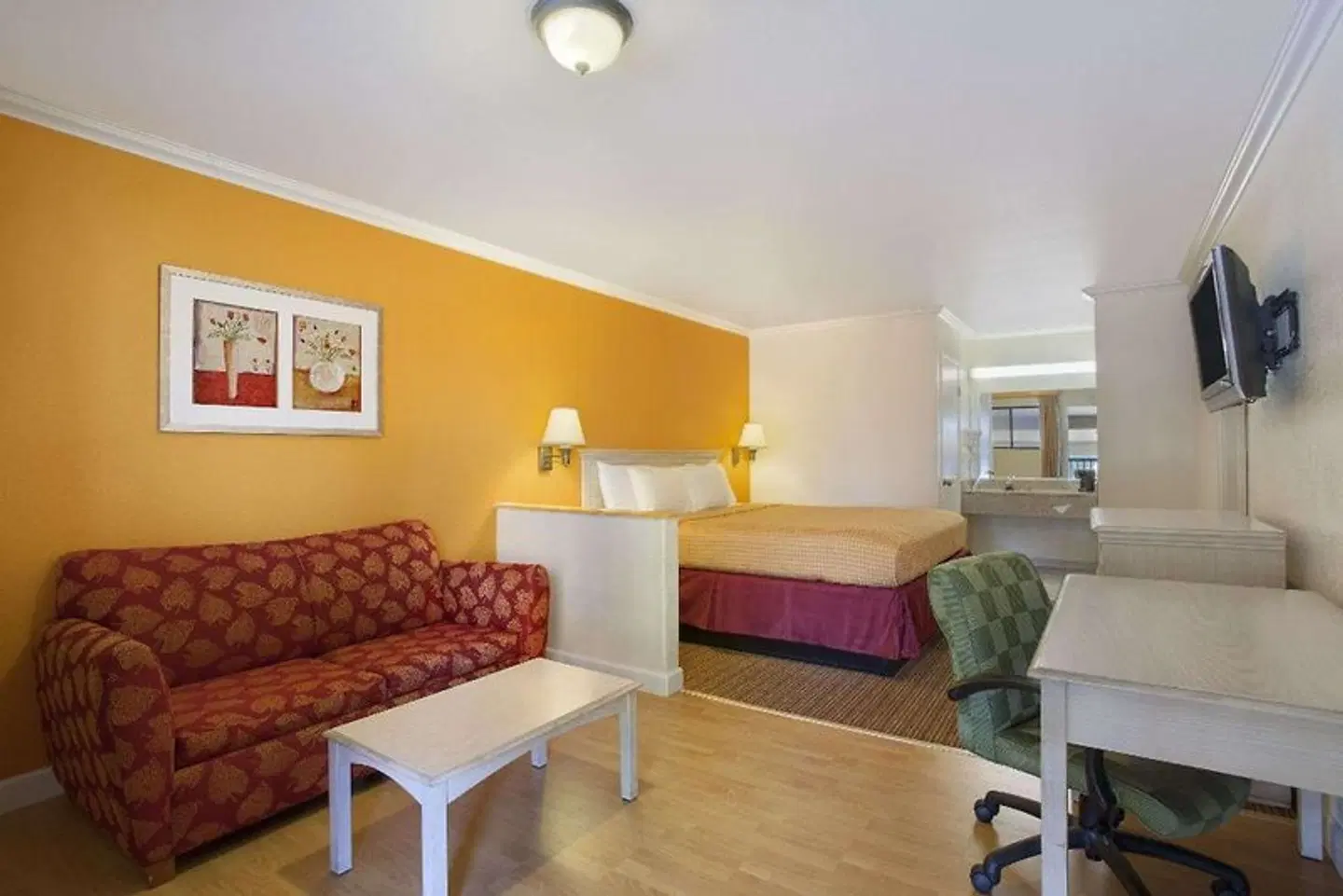 Travelodge by Wyndham Lemoore Near Naval Air Station ROOM_EXAMPLE