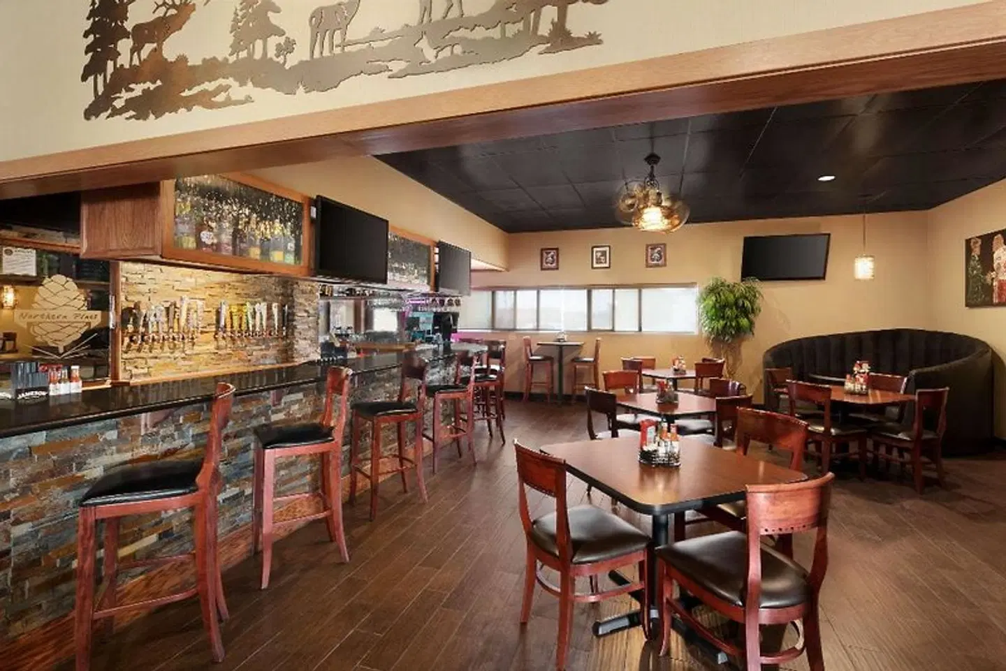 Days Hotel by Wyndham Flagstaff Bar