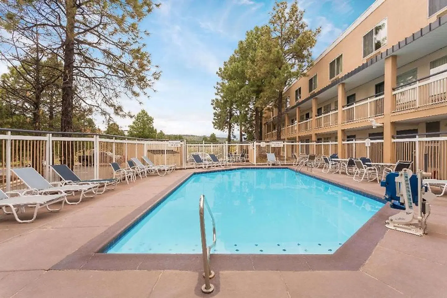 Baymont by Wyndham Flagstaff OUTDOOR_POOL