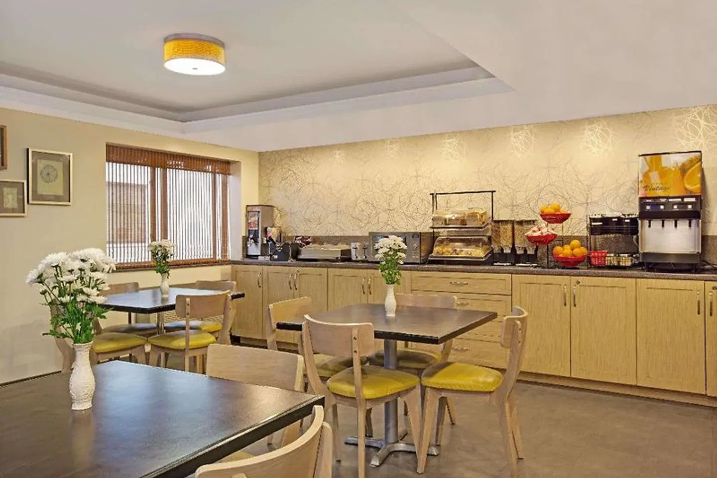 Ramada Staten Island Bar