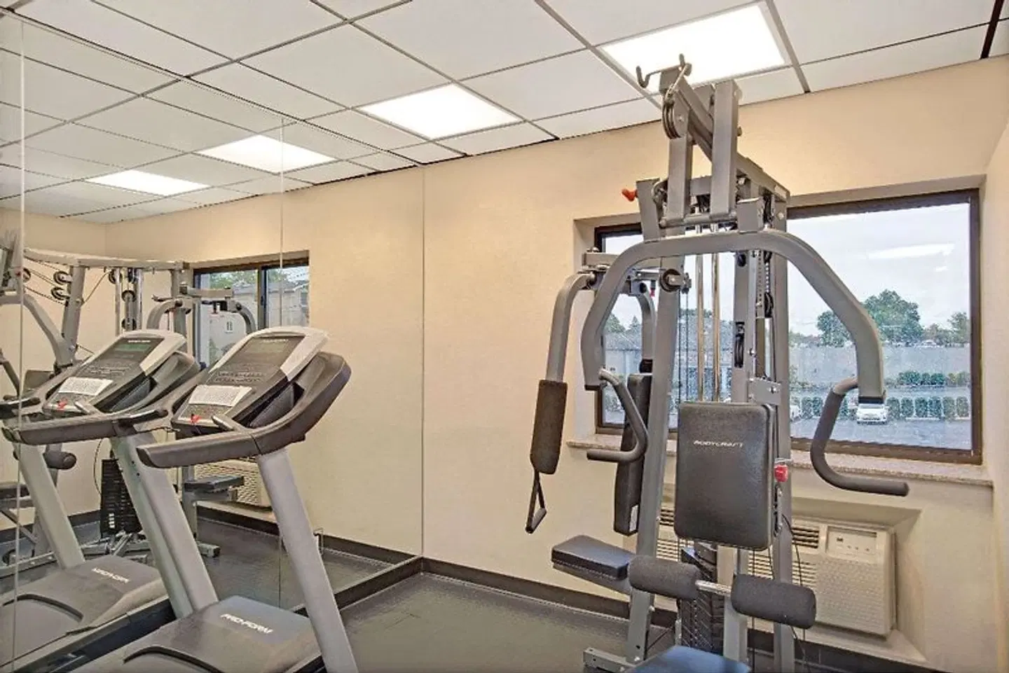 Ramada Staten Island SPORTS_AND_LEISURE