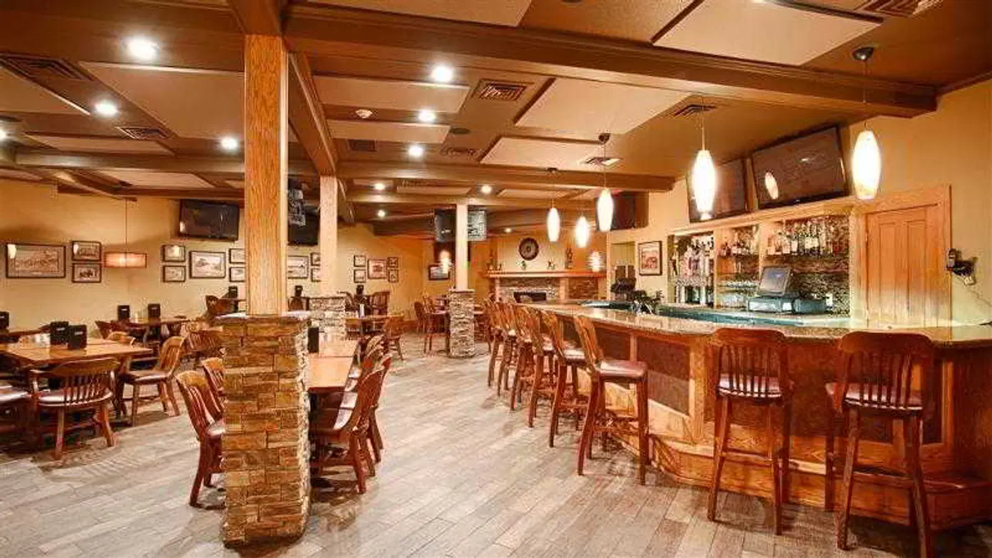 Best Western Plus Ramkota Hotel Bar