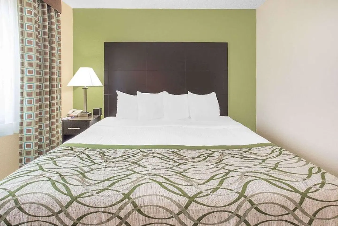 Baymont by Wyndham Holland ROOM_EXAMPLE
