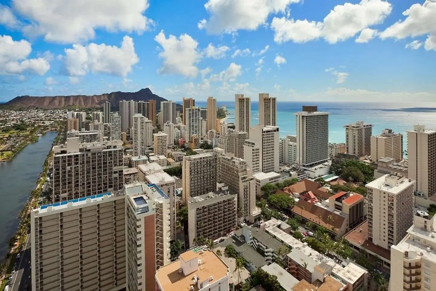 Aqua Skyline at Island Colony Terrasse