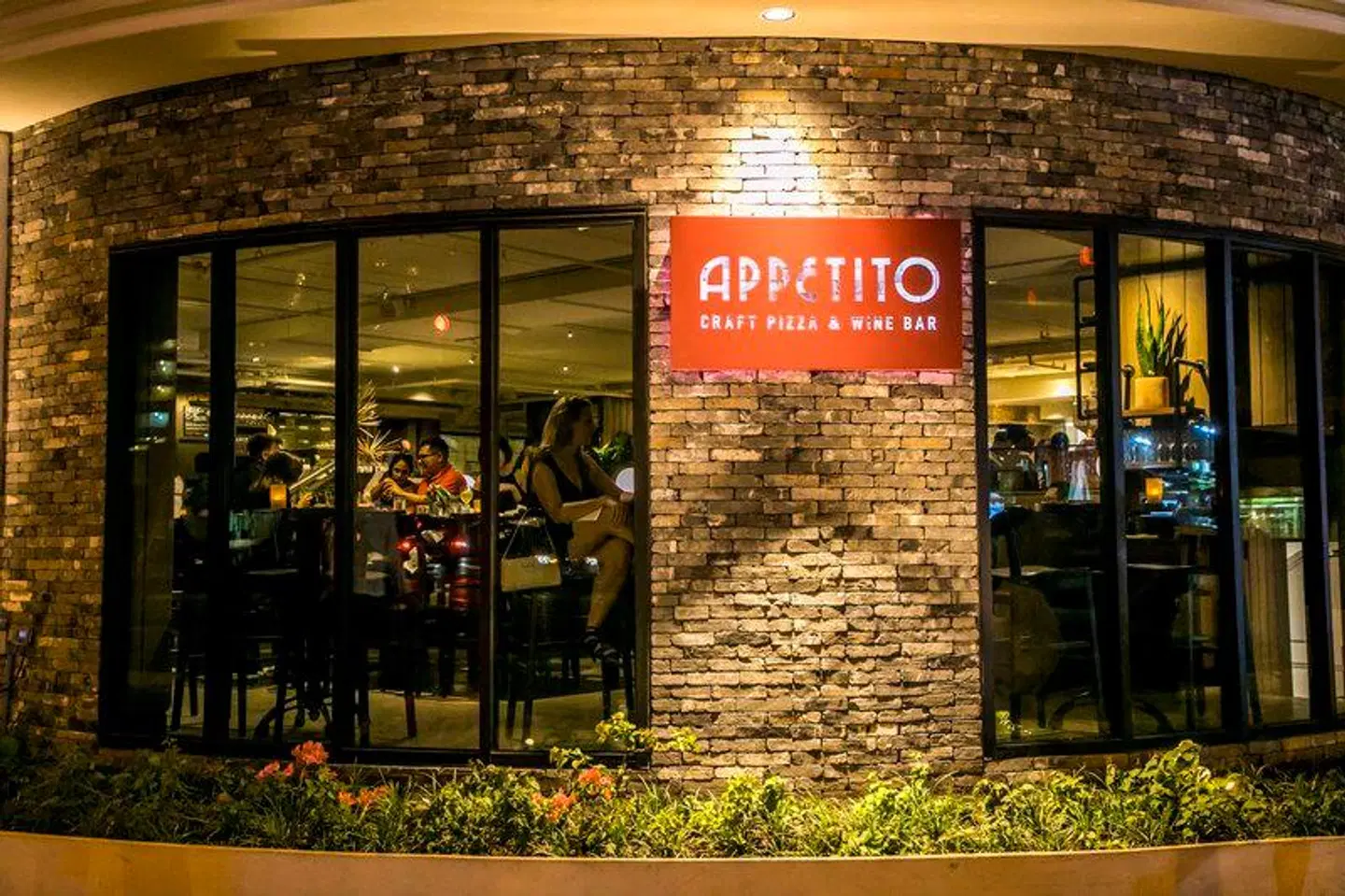 OUTRIGGER Waik'k' Paradise Hotel EXTERIOR