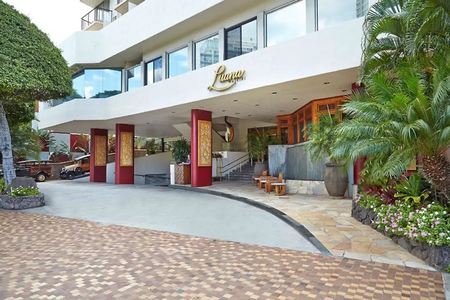 Luana Waikiki Hotel & Suites EXTERIOR