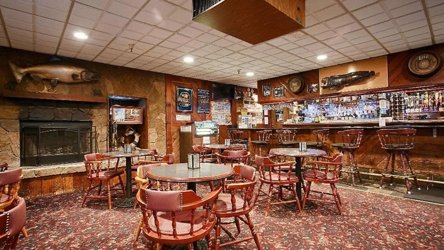 Best Western Bidarka Inn Bar