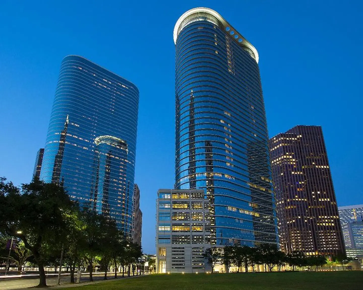 The Whitehall Houston EXTERIOR
