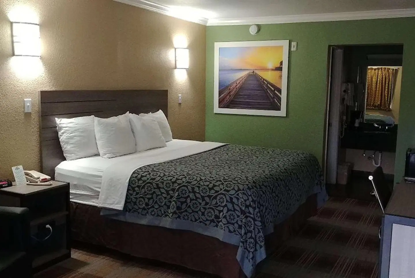Days Inn by Wyndham Houston East ROOM_EXAMPLE