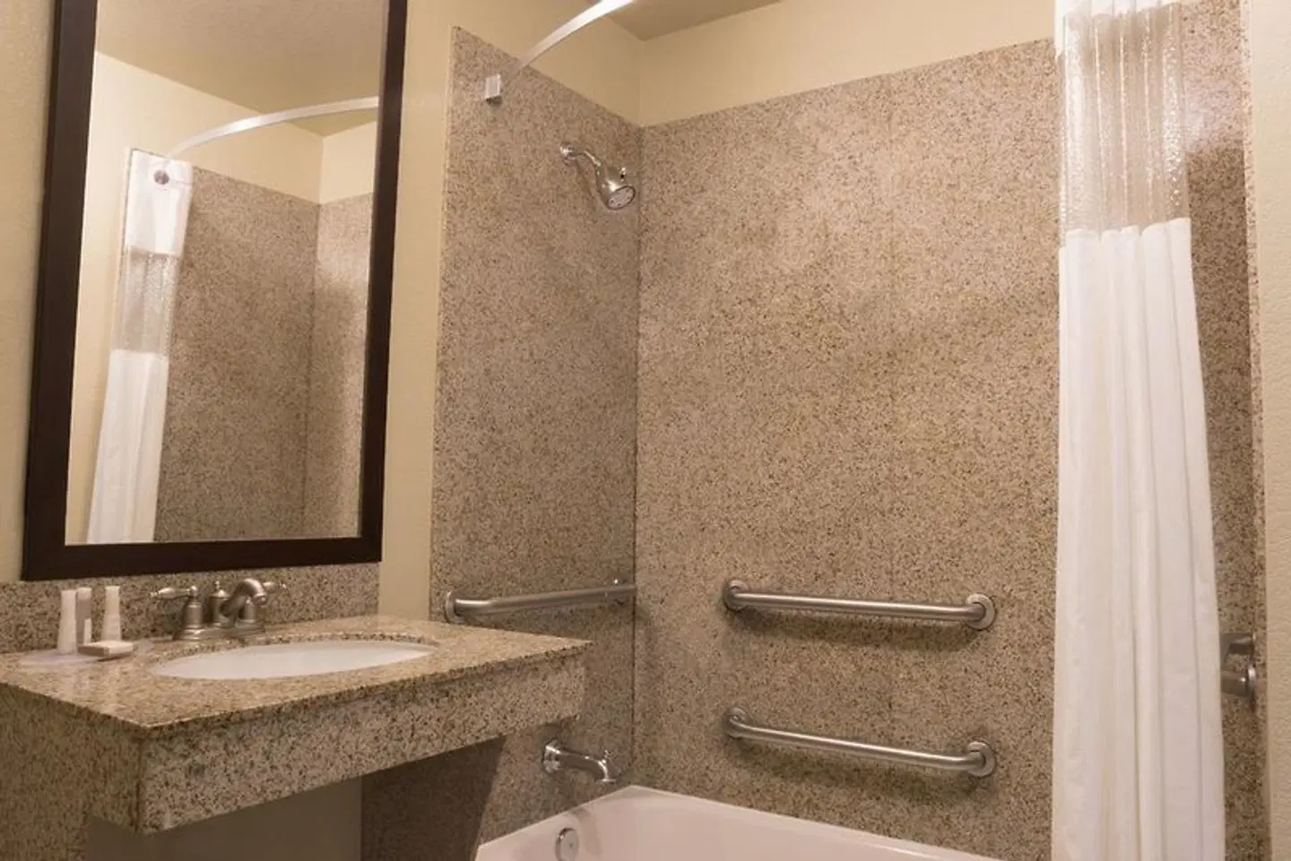 Best Western Houston Bush Intercontinental Airport Inn Badezimmer