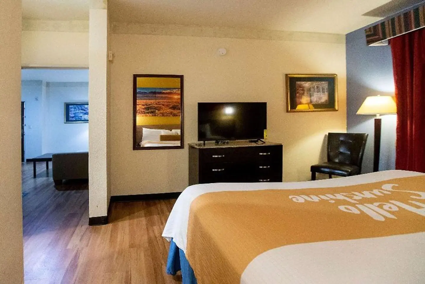 Days Inn & Suites by Wyndham Houston North/Aldine ROOM_EXAMPLE