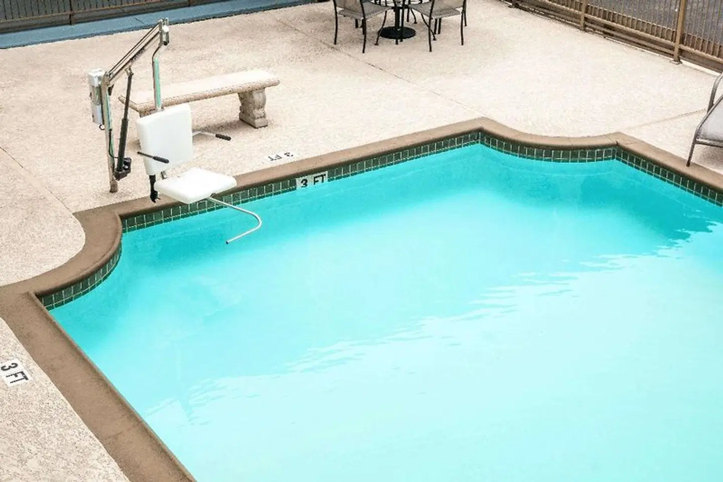 Days Inn by Wyndham Houston OUTDOOR_POOL