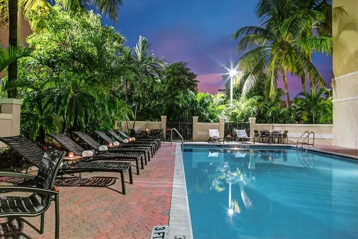 Hyatt Place Fort Lauderdale 17th Street Convention Center OUTDOOR_POOL