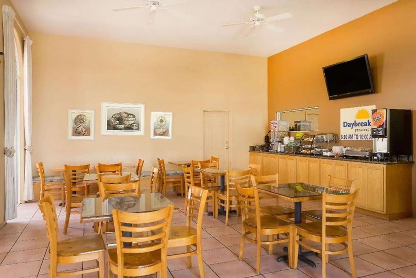 Days Inn by Wyndham Bullhead City Bar