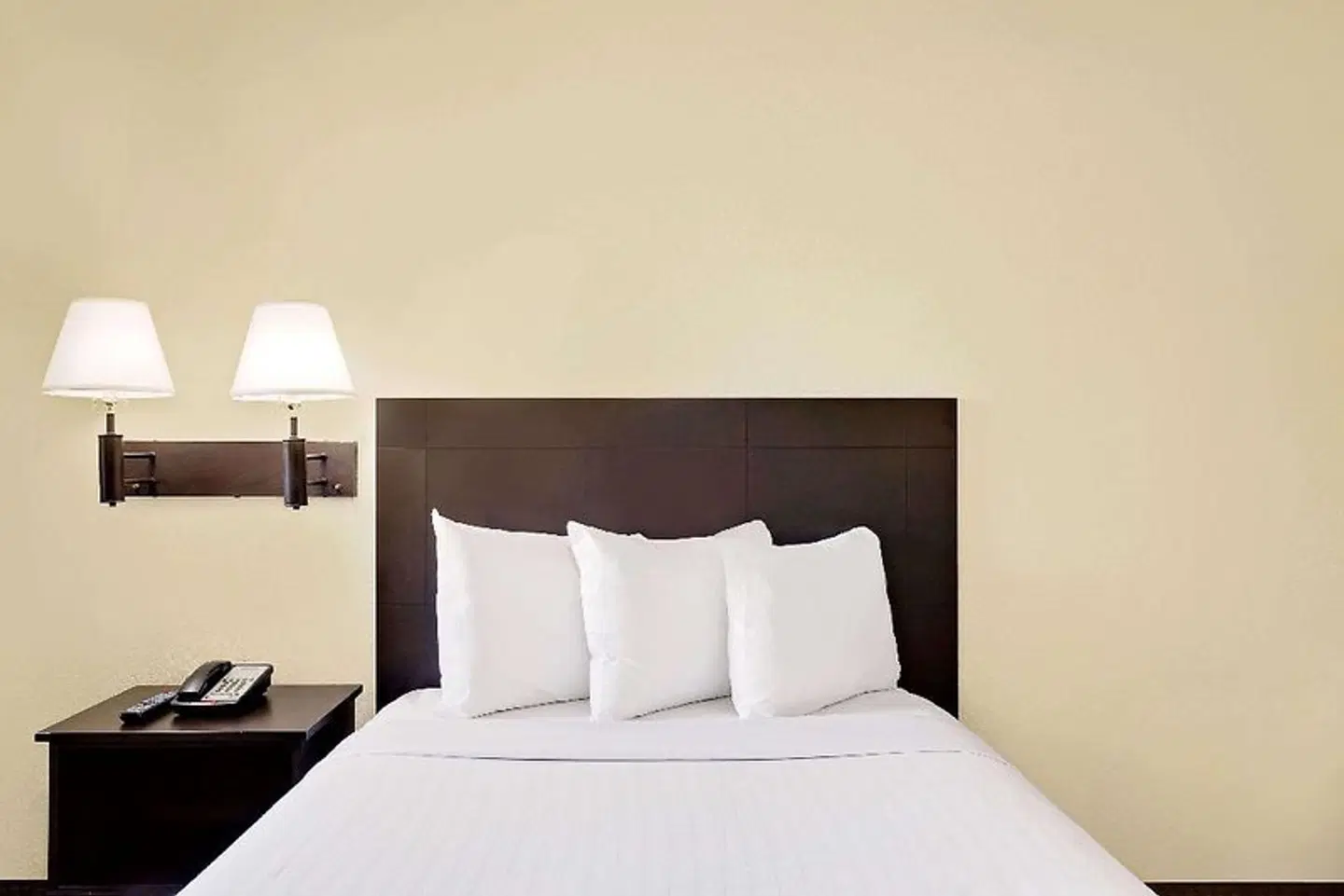 Howard Johnson Tropicana ROOM_EXAMPLE