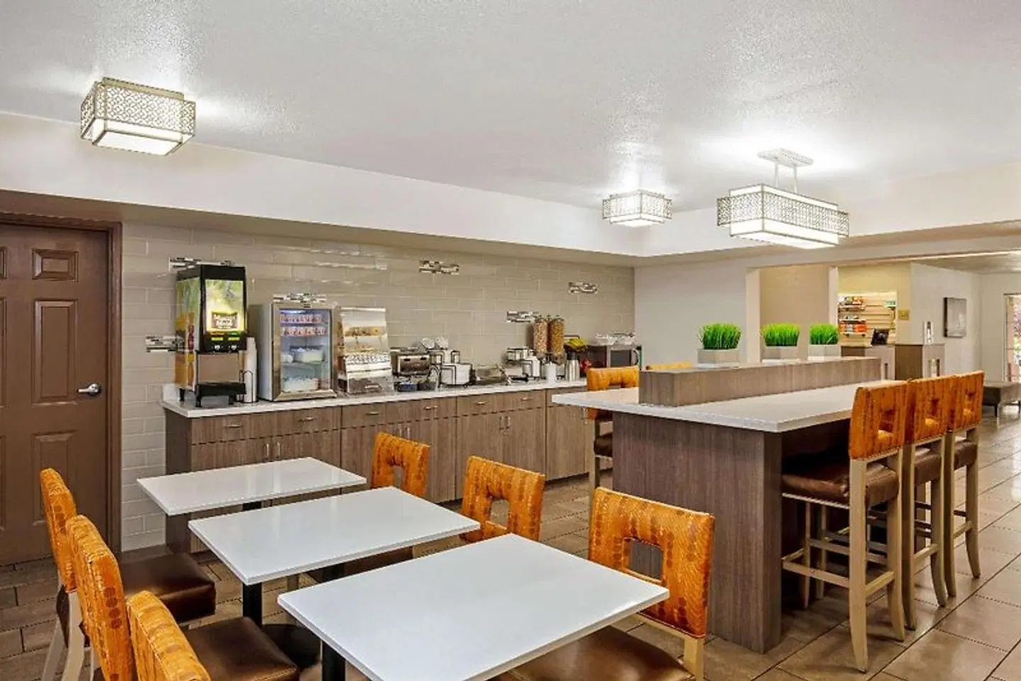 La Quinta Inn & Suites by Wyndham Las Vegas Red Rock Bar
