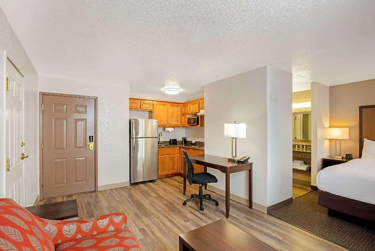 La Quinta Inn & Suites by Wyndham Las Vegas Red Rock ROOM_EXAMPLE