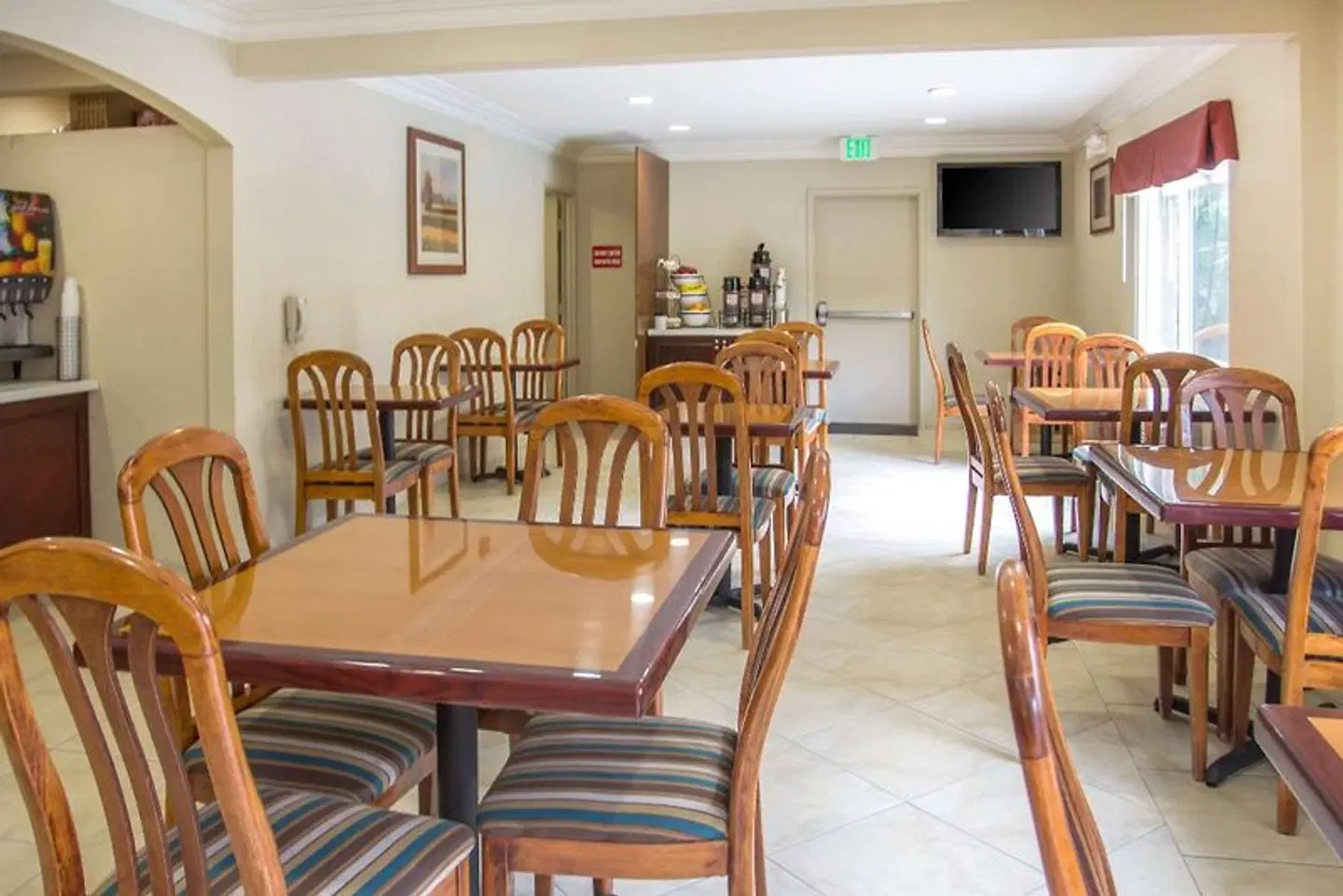Comfort Inn Cockatoo Near LAX Bar