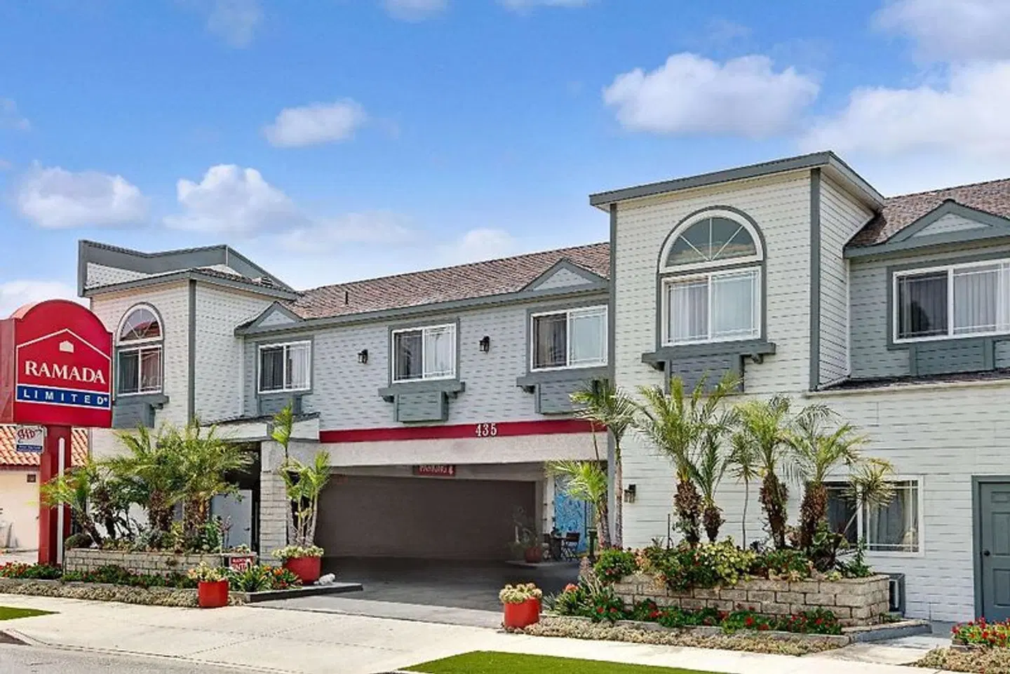 Ramada Limited Redondo Beach EXTERIOR