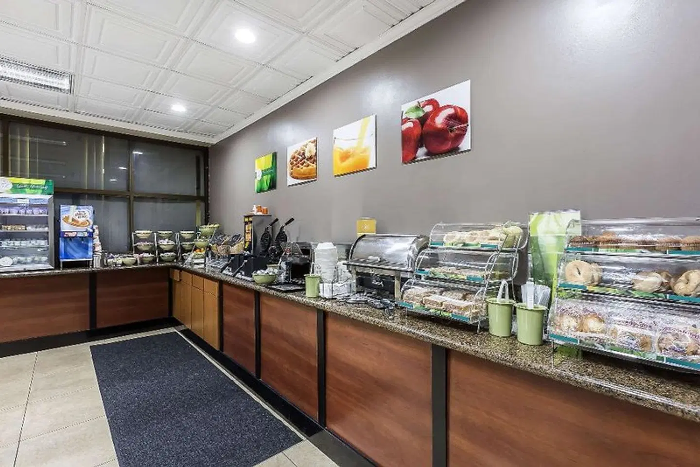 Comfort Inn & Suites LAX Airport Inglewood Bar