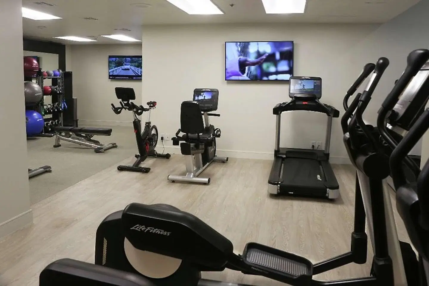 Embassy Suites by Hilton Los Angeles International Airport South SPORTS_AND_LEISURE