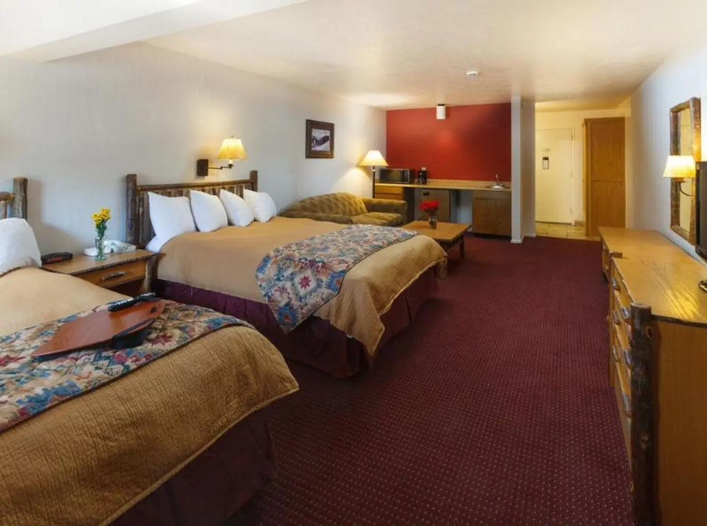 Quality Inn & Suites 49'er ROOM_EXAMPLE