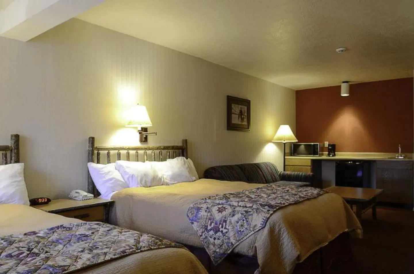 Quality Inn & Suites 49'er ROOM_EXAMPLE