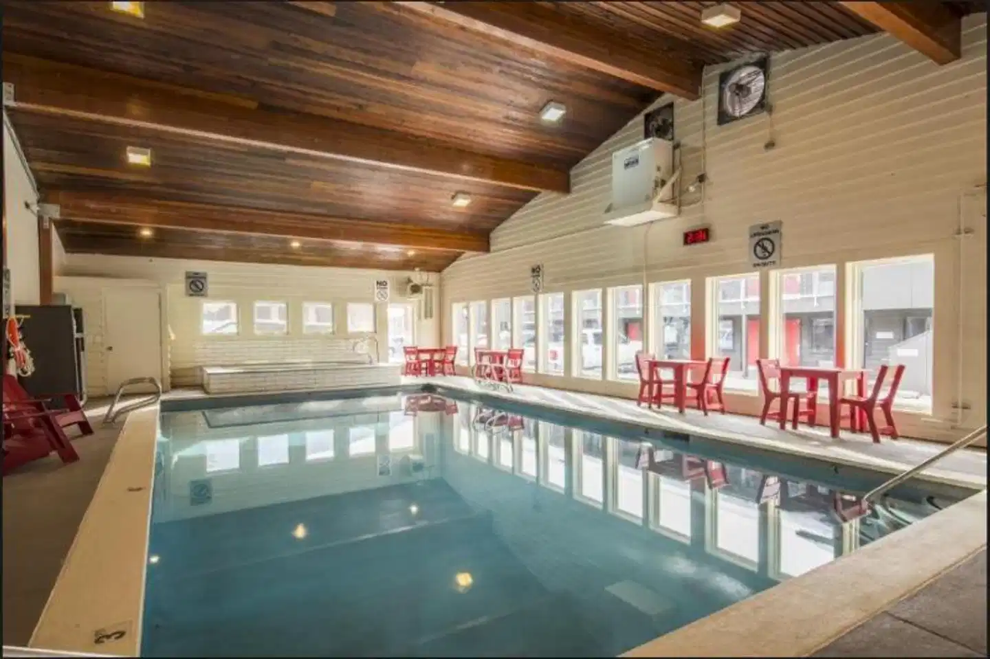 Mountain Modern Motel Hallenbad