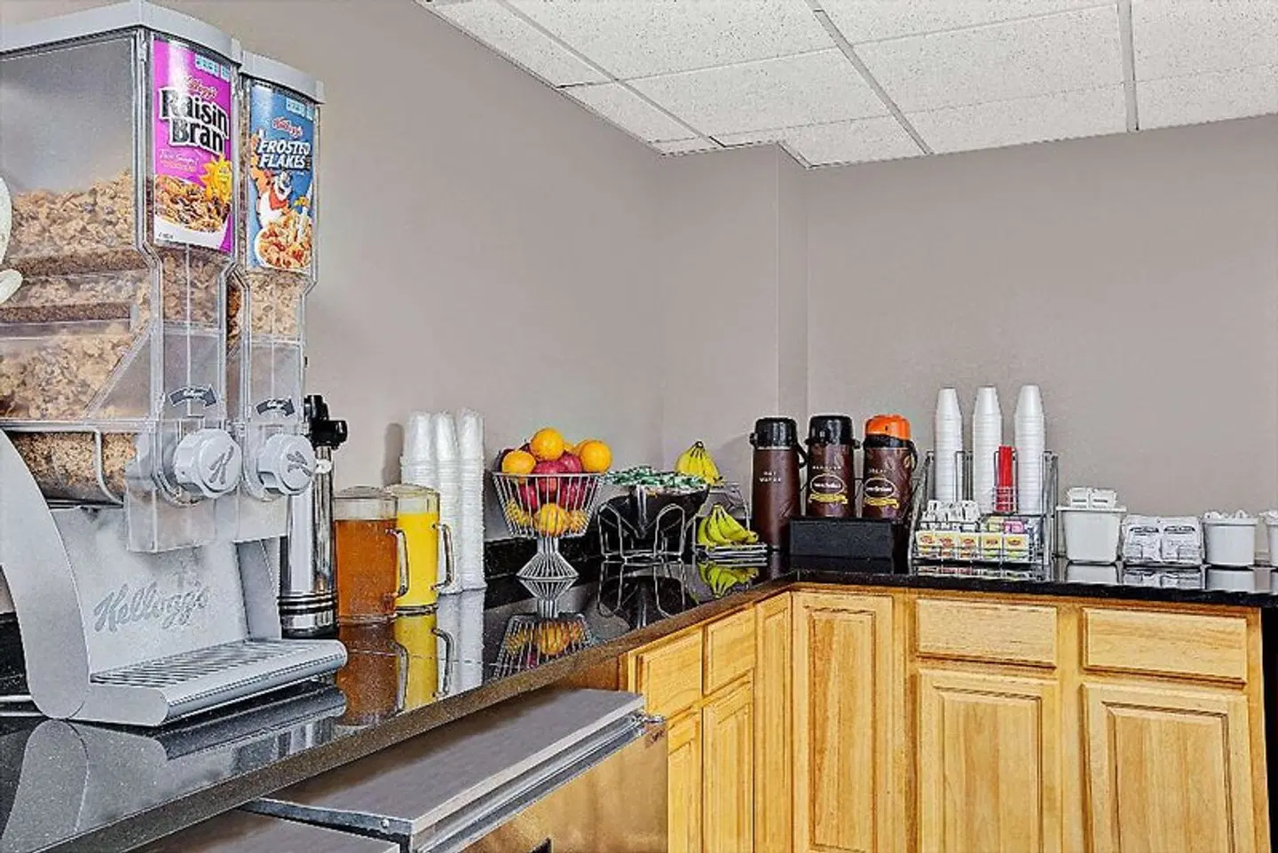 Super 8 by Wyndham, Jamaica North Conduit LOUNGE_LOBBY