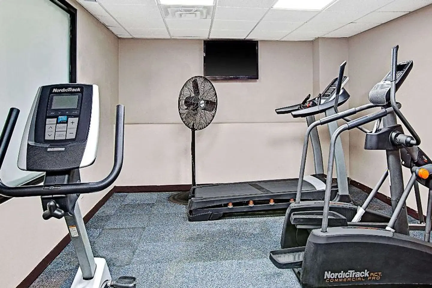 Super 8 by Wyndham, Jamaica North Conduit SPORTS_AND_LEISURE