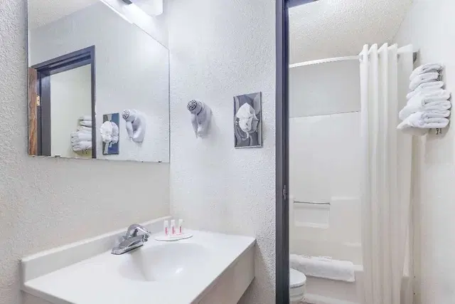 Super 8 by Wyndham Lake Havasu City Badezimmer