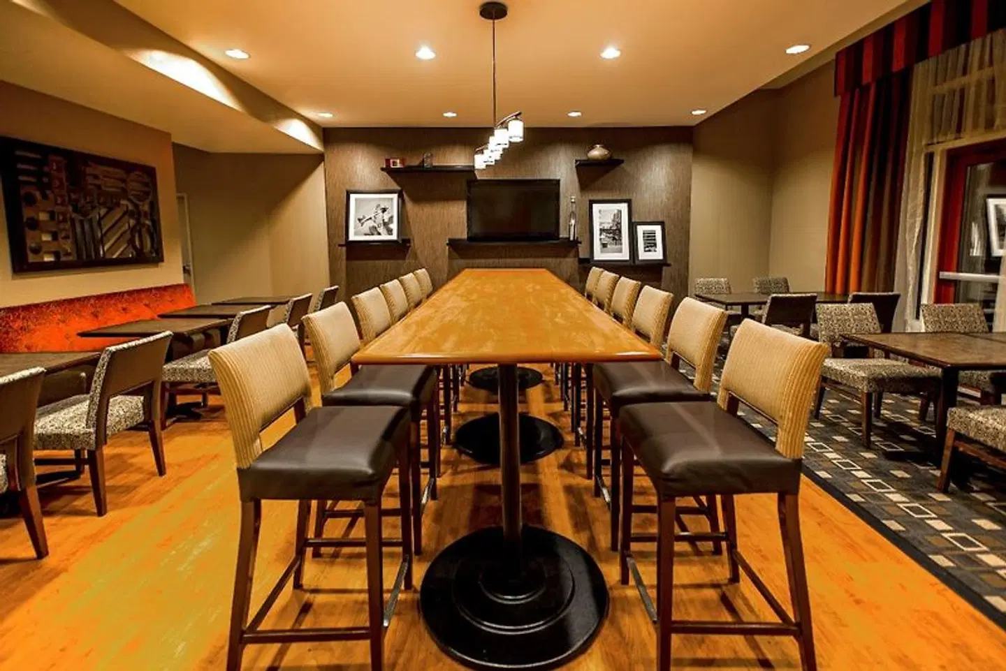 Hampton Inn New York - LaGuardia Airport Bar