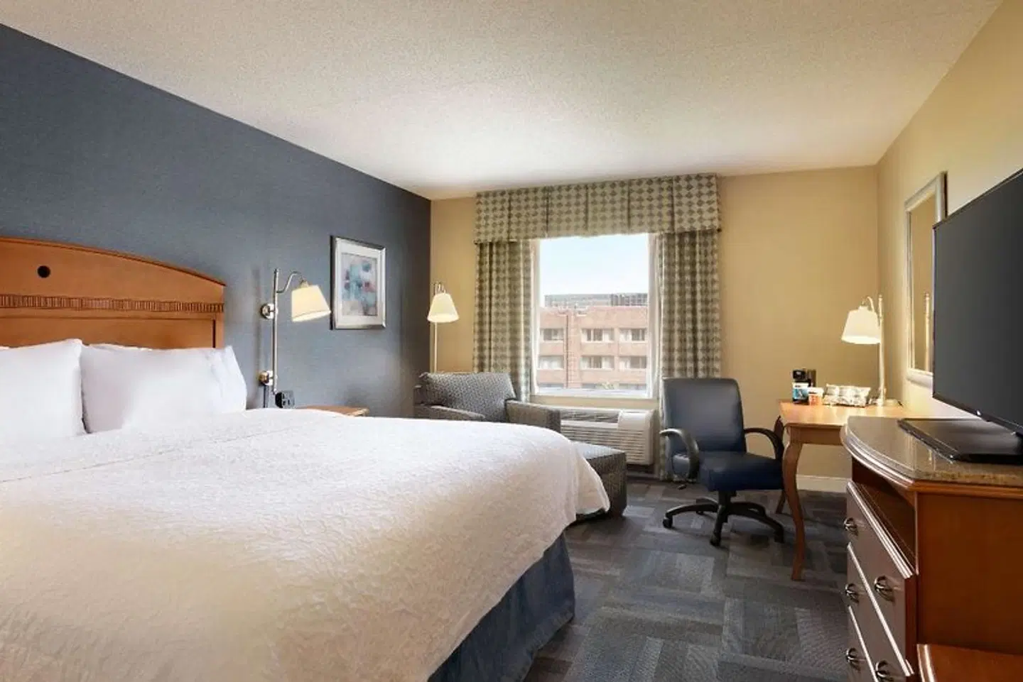 Hampton Inn New York - LaGuardia Airport ROOM_EXAMPLE