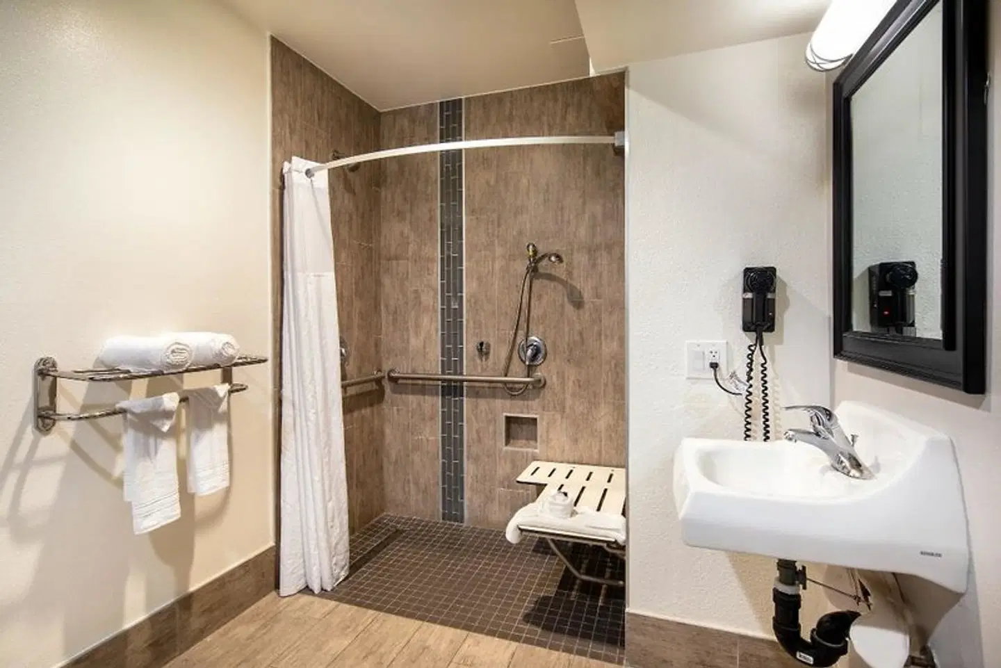 Travelodge by Wyndham LAX South Badezimmer