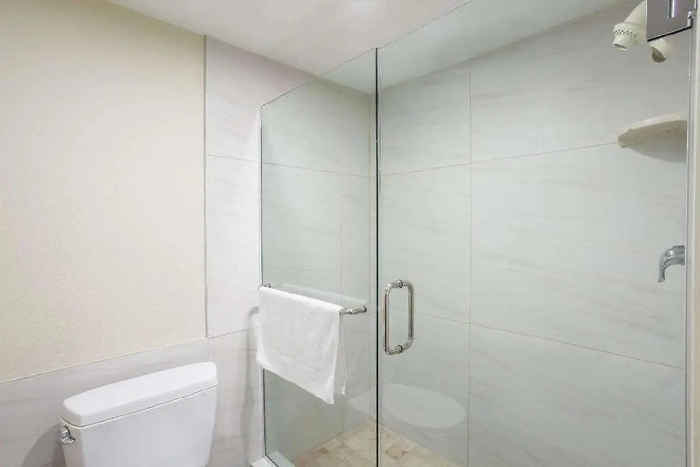 Ramada Culver City Badezimmer