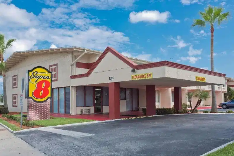 Super 8 by Wyndham Los Angeles-Culver City Area – Hotelfoto