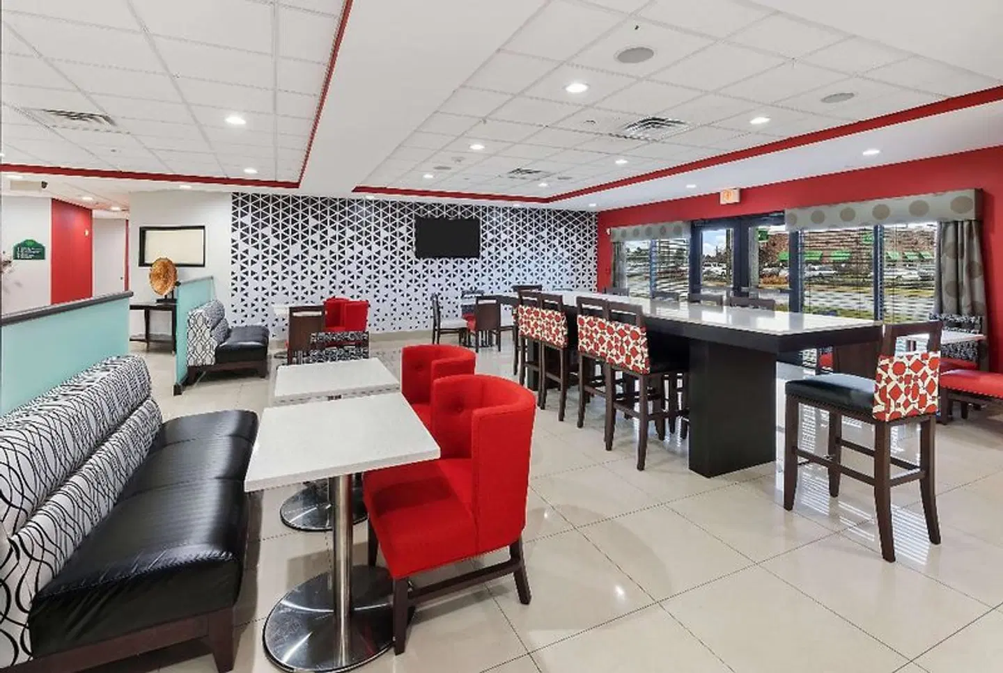 Wingate by Wyndham Lake Charles Casino Area Bar