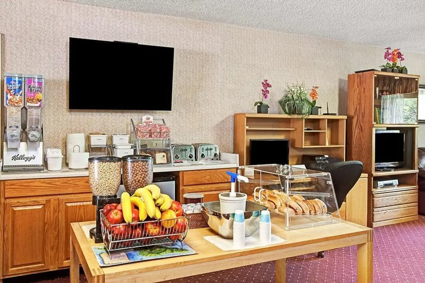 Super 8 by Wyndham, Long Beach Restaurant