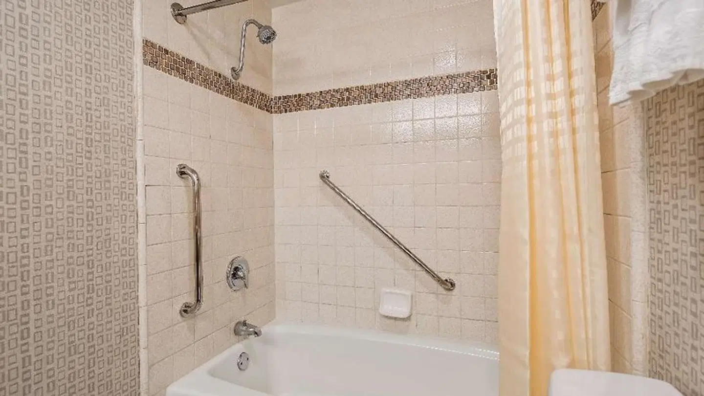 Best Western Los Angeles Worldport Hotel Badezimmer
