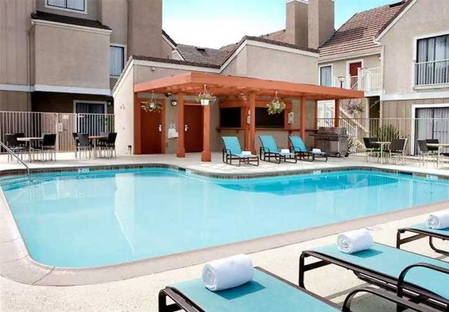Residence Inn by Marriott Long Beach Pool