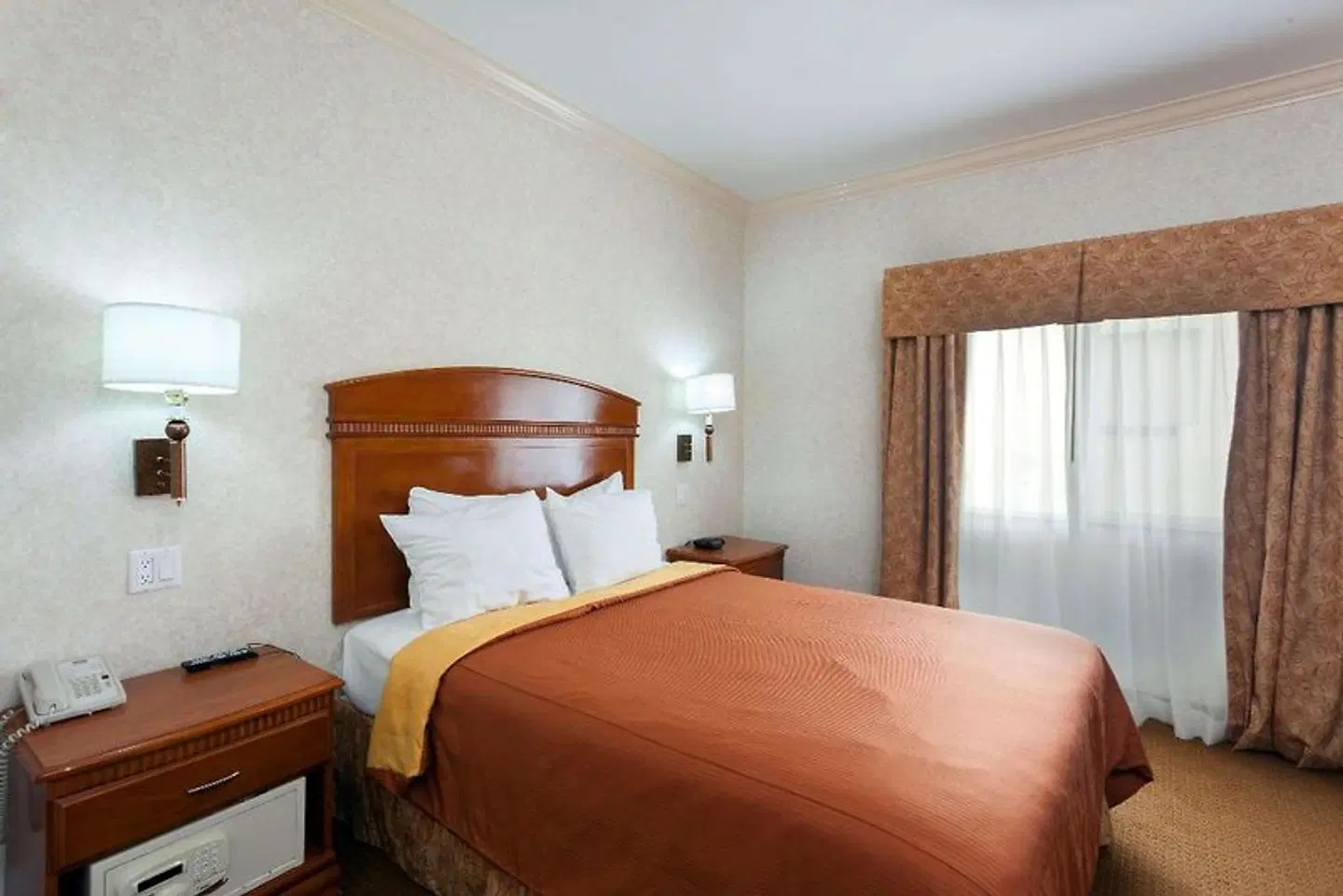 Howard Johnson by Wyndham Pico Rivera Hotel & Suites ROOM_EXAMPLE