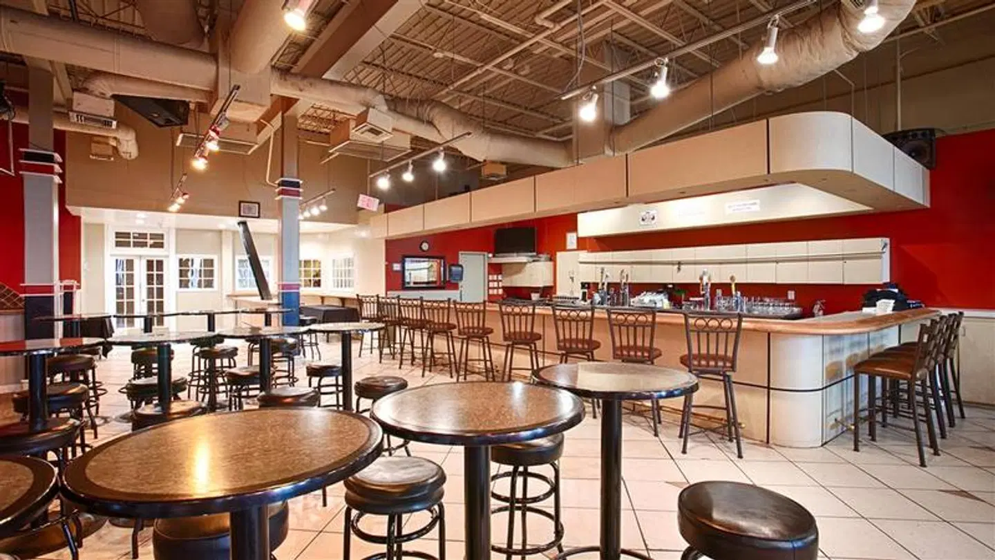 Best Western Golden Sails Bar