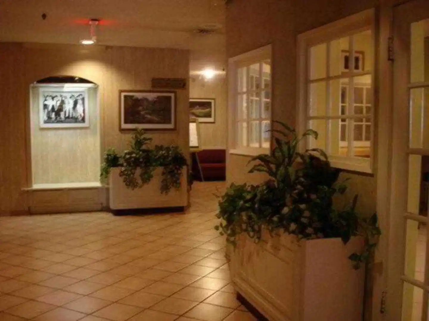 Best Western Golden Sails Lobby
