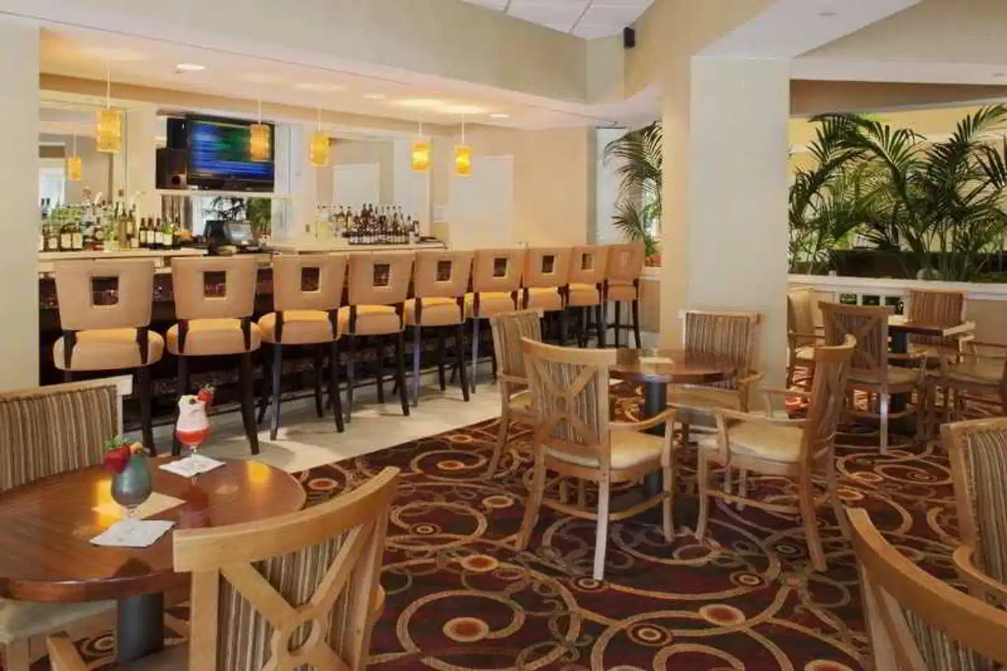 DoubleTree by Hilton Little Rock Bar