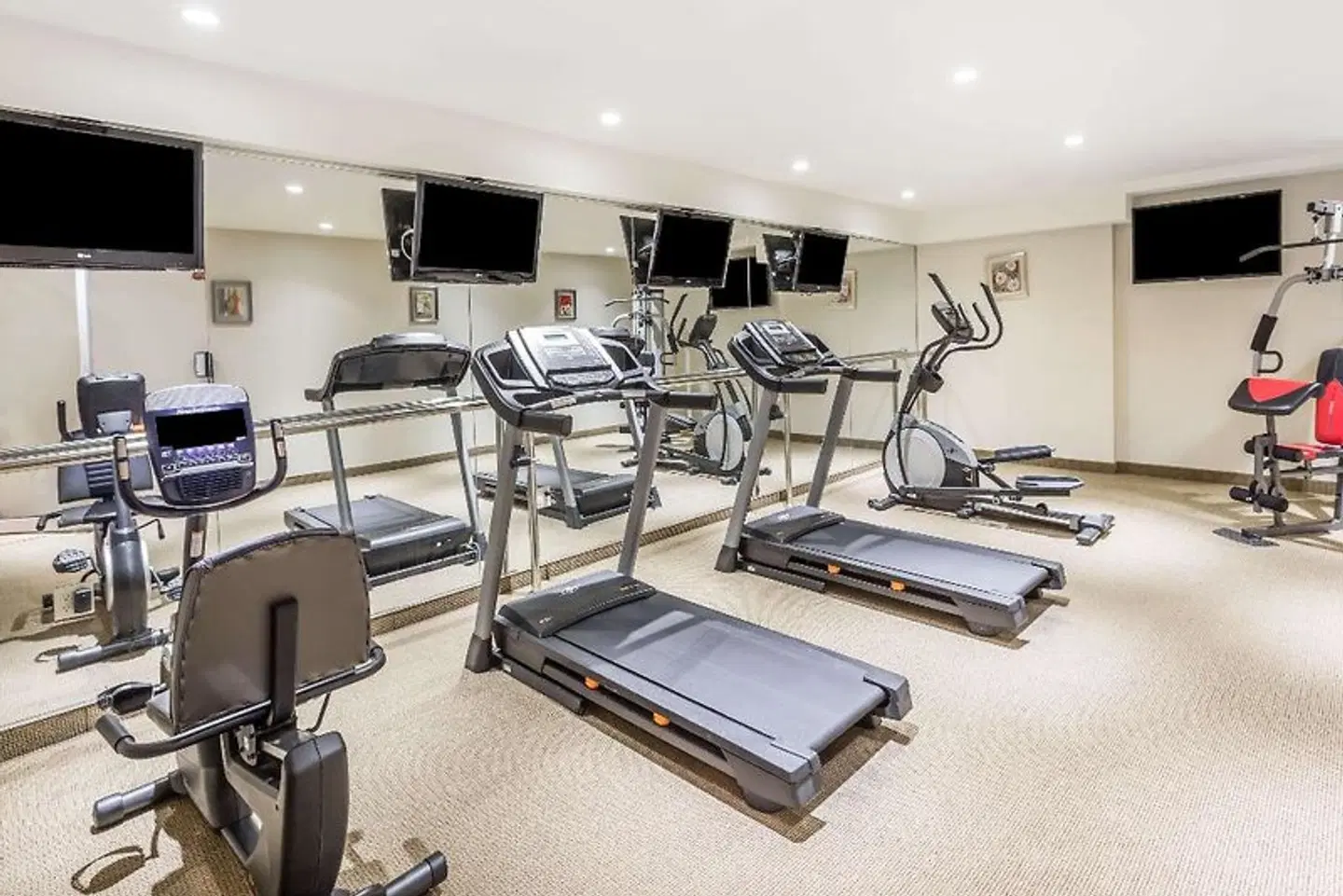 Ramada by Wyndham Flushing Queens SPORTS_AND_LEISURE