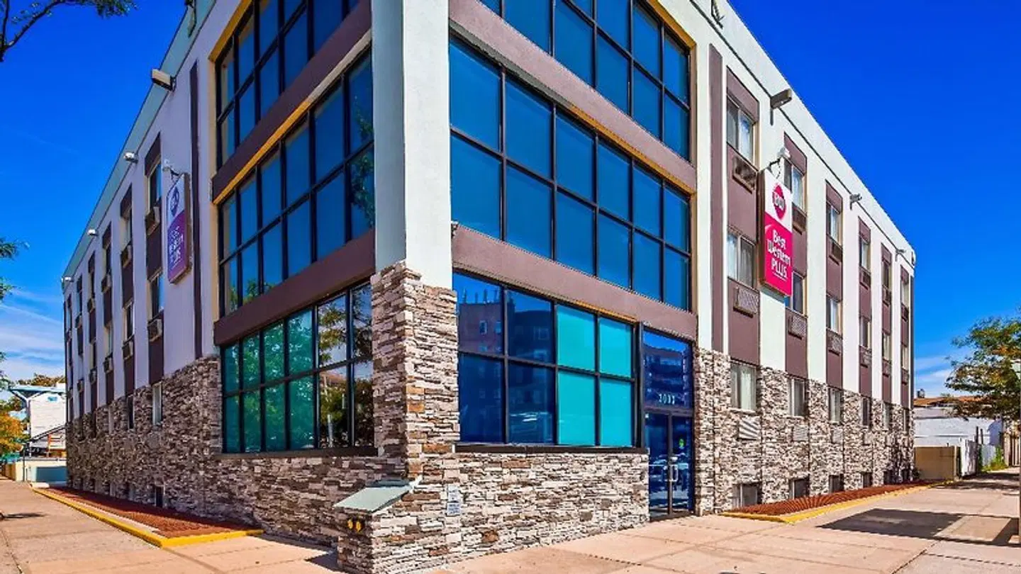 Best Western Plus Brooklyn Bay Hotel EXTERIOR