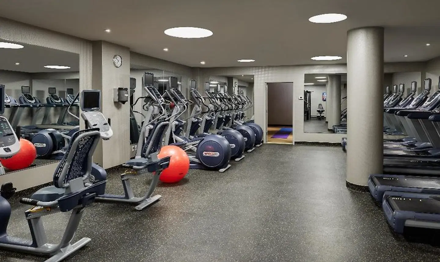 Crowne Plaza JFK Airport New York City SPORTS_AND_LEISURE