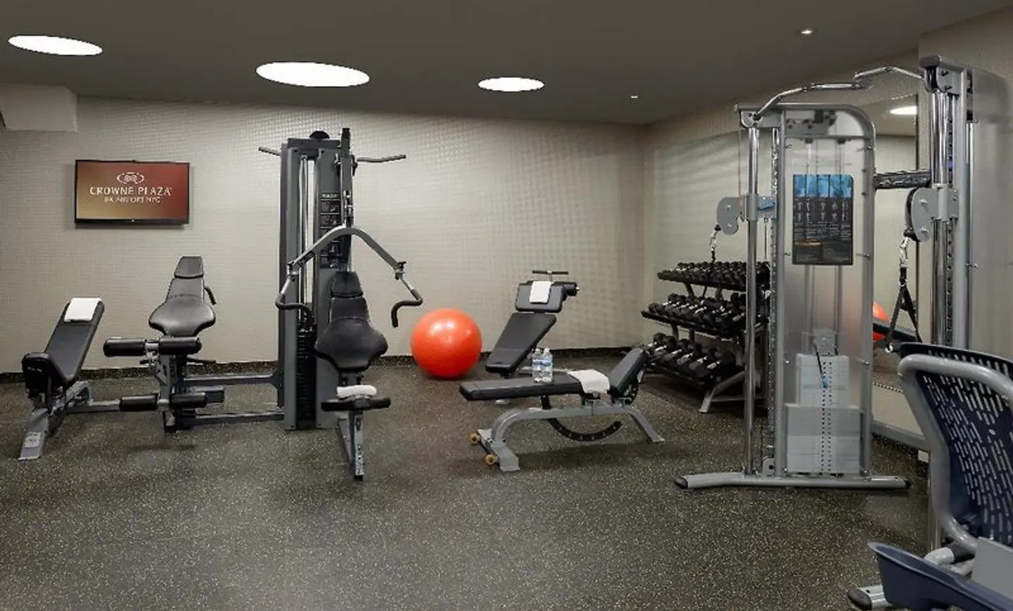 Crowne Plaza JFK Airport New York City SPORTS_AND_LEISURE