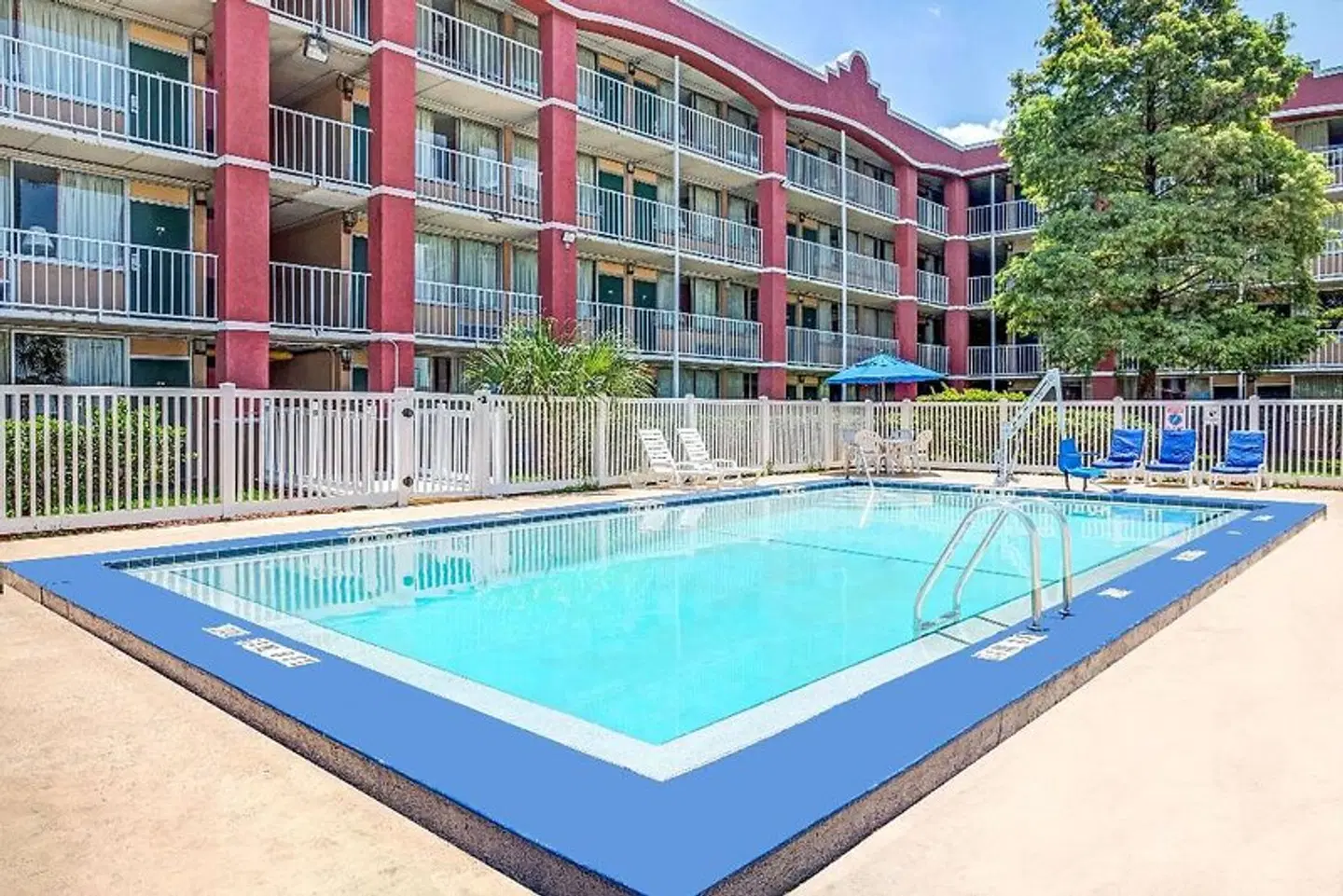 Days Inn by Wyndham Orlando Near Millenia Mall OUTDOOR_POOL