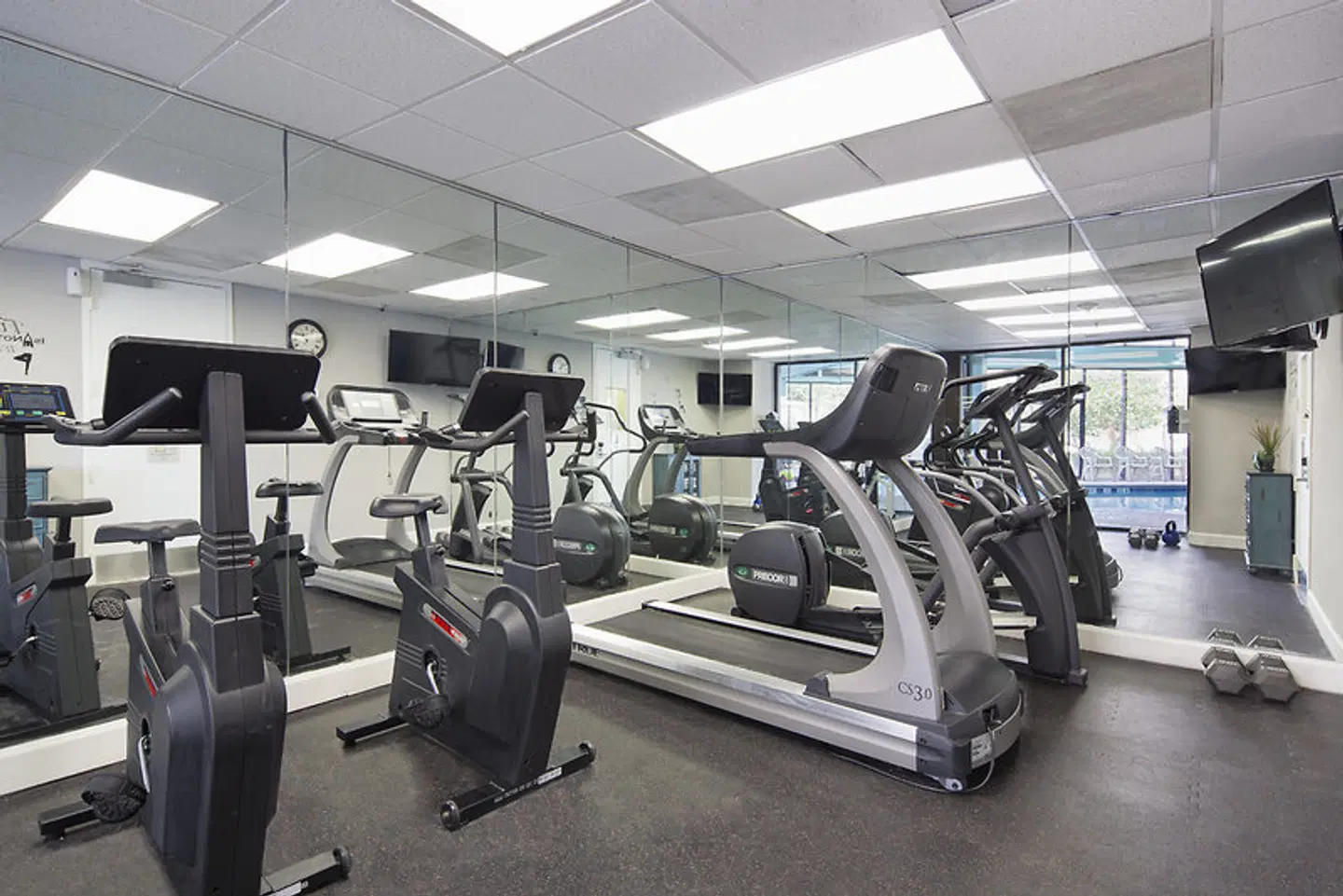 The Enclave Hotel & Suites SPORTS_AND_LEISURE